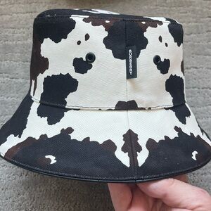 BURBERRY COW TWILL BUCKET HAT UNiSEX (S)